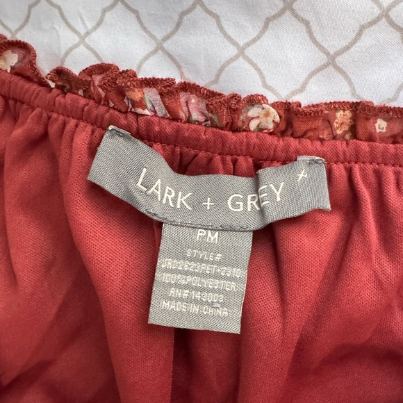 Elegant Long Sleeve Floral Dress in Red - Picture 6 of 10